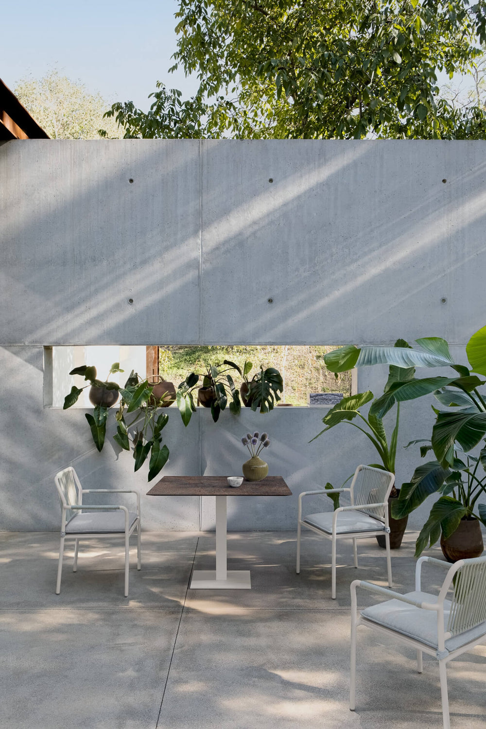 Net Q Dining Table — view 3