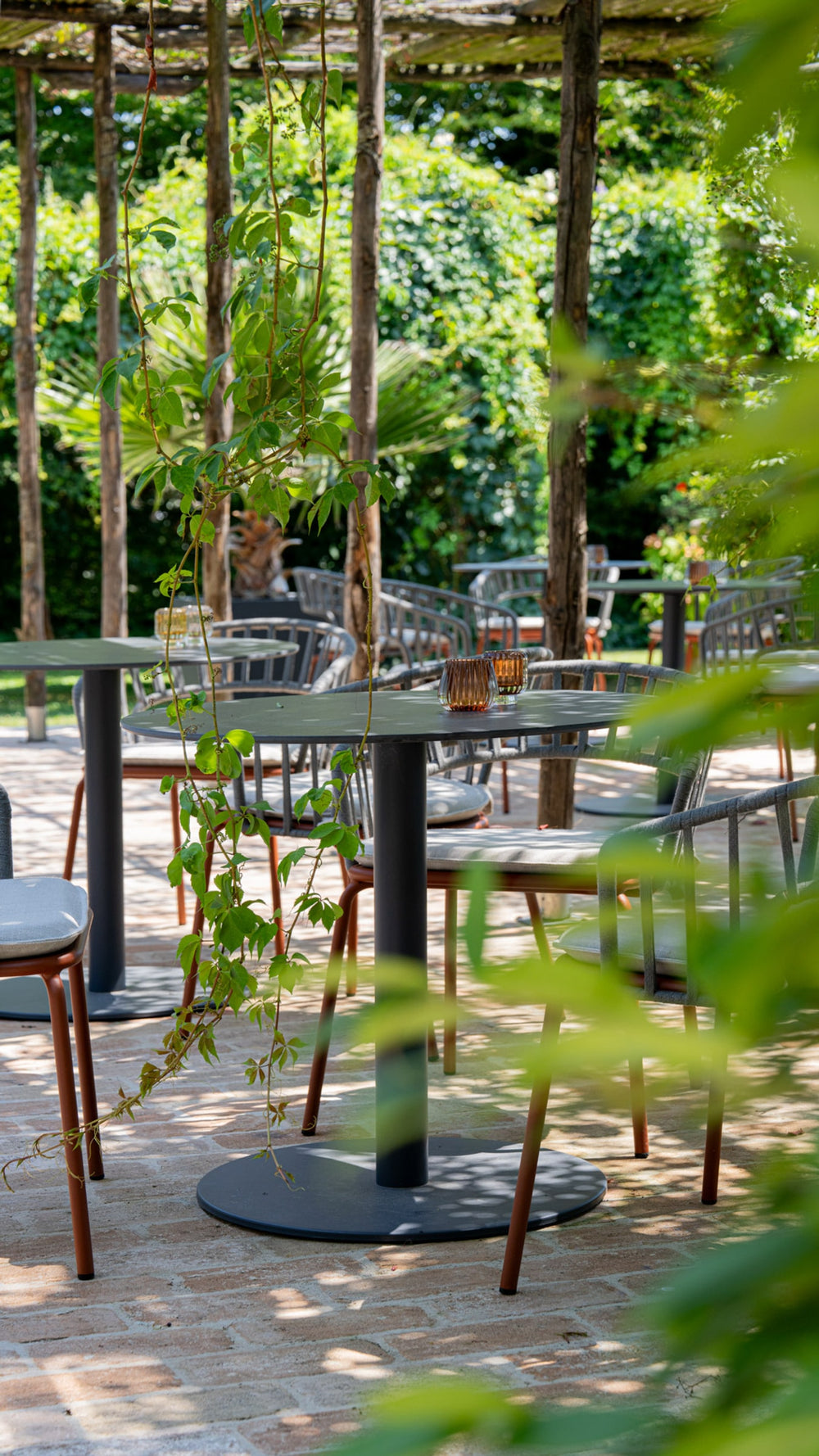 Net R Dining Table — view 7