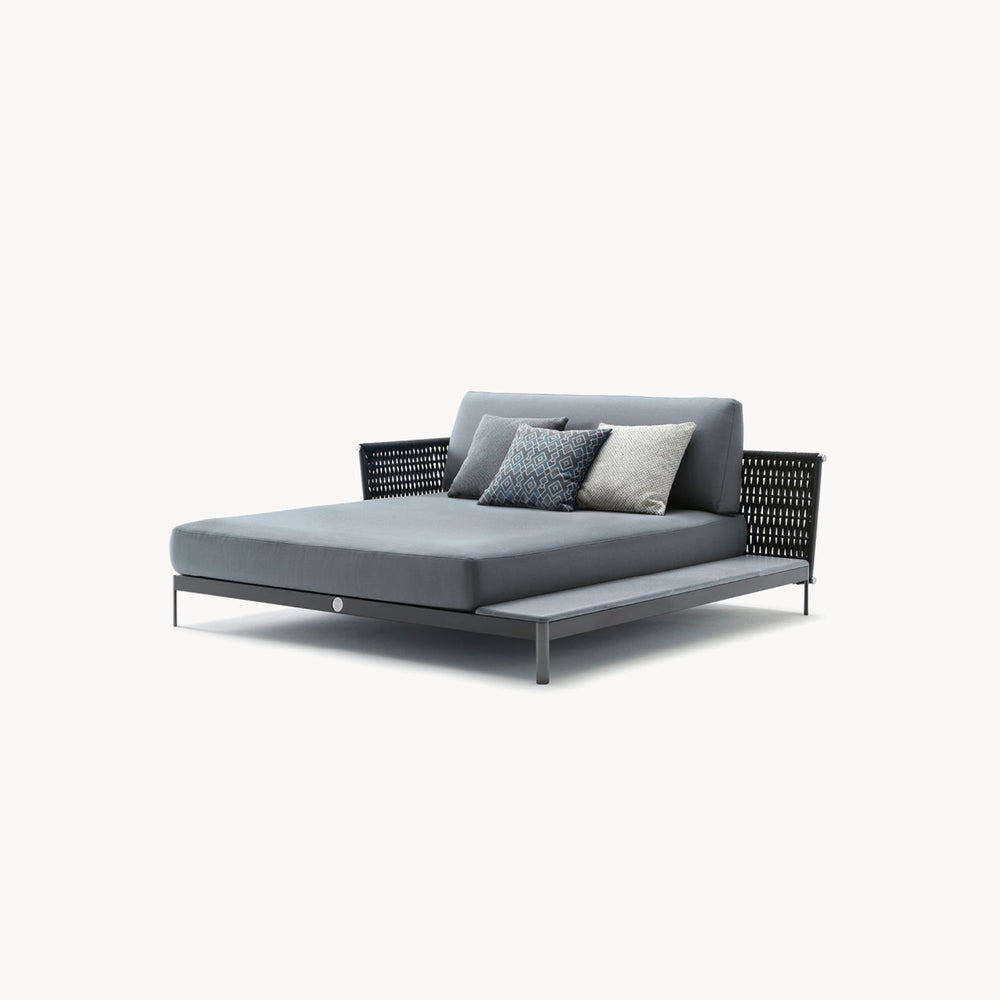 Oasi Chaise Longue — front view