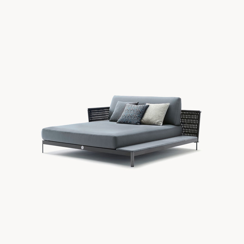 Oasi Chaise Longue — front view