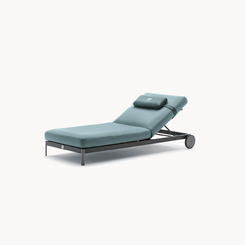 Oasi Sunbed — front view