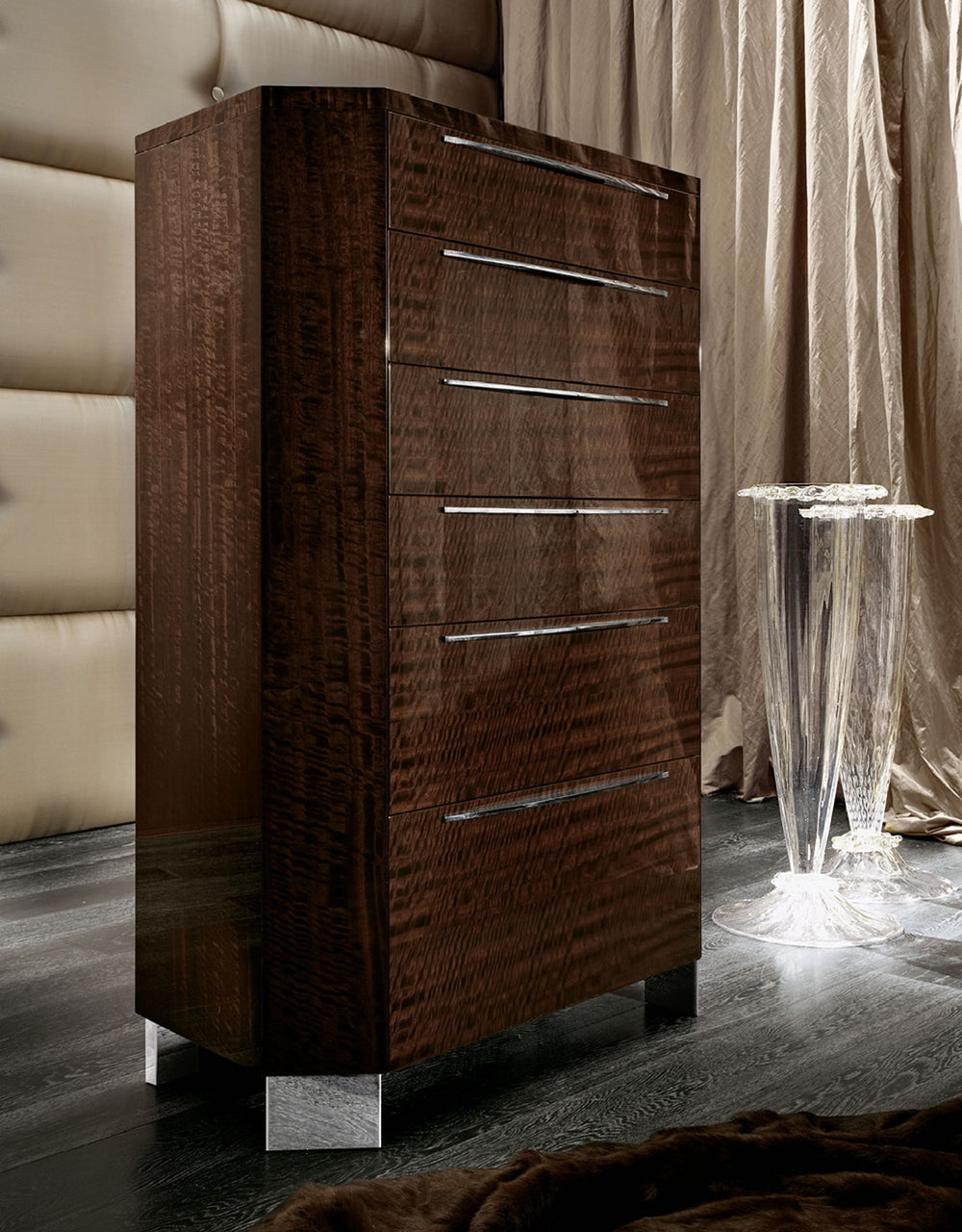 Vogue Chest — view 5